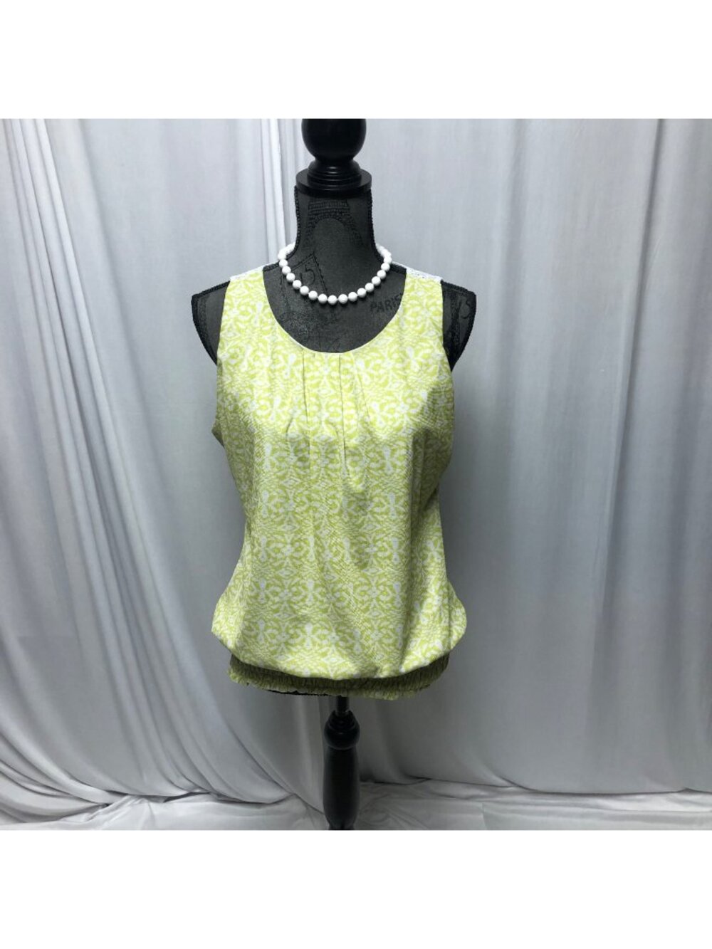 Maurices Top Womens Size Large Green White Lace Back Lined Sleeveless Blouse